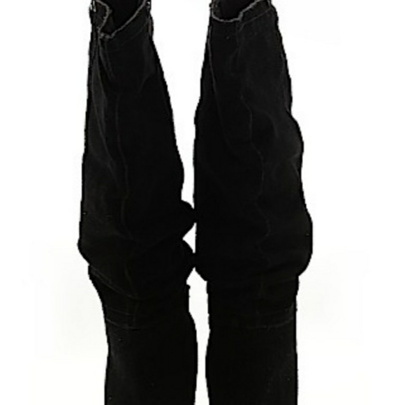 Black Suede Boots
Brand: White Mountain
Size: 6.5 - Picture 2 of 7